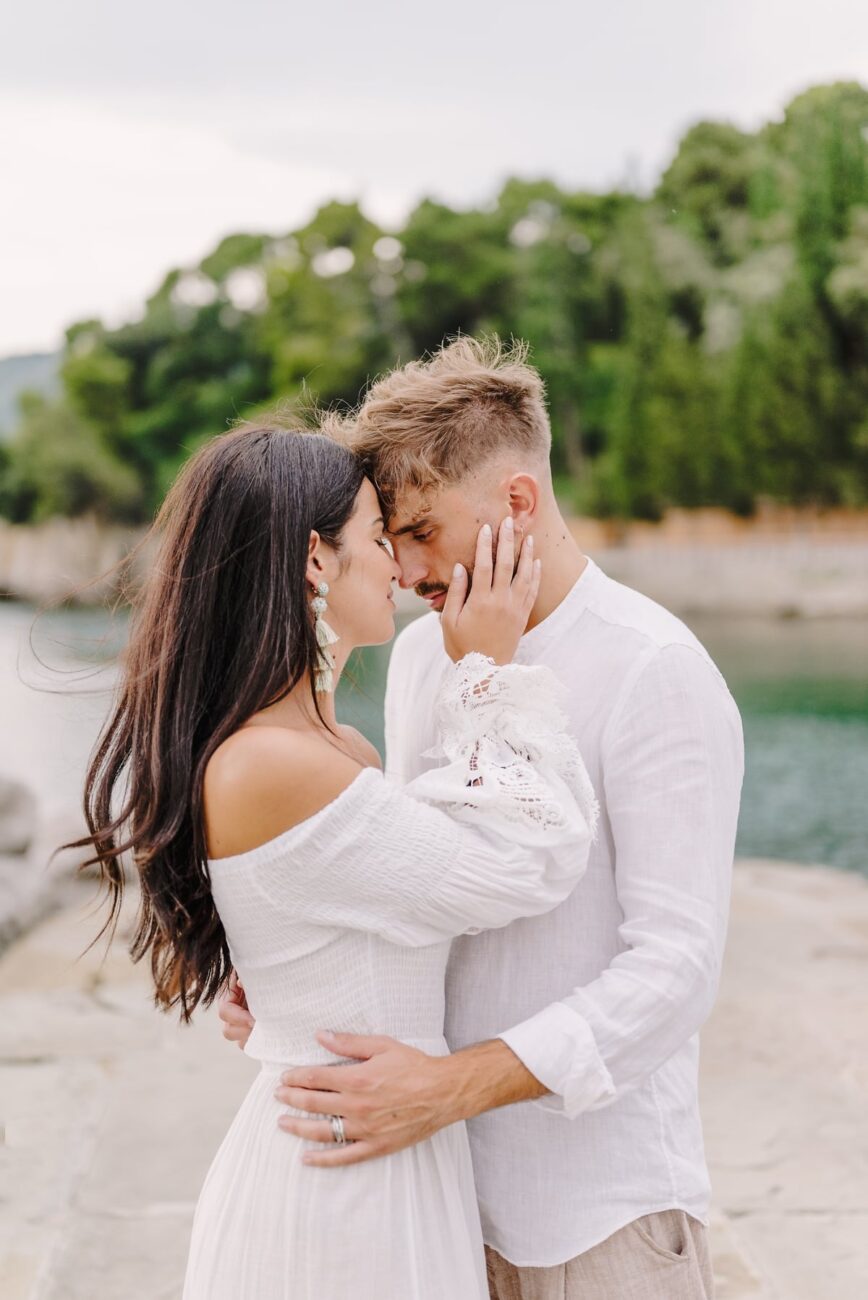 italy-wedding-photographer-teramo-prewedding-outfit-ideas-abruzzo-photo-shooting-pescara-couple- session-what-to-wear-le-marche